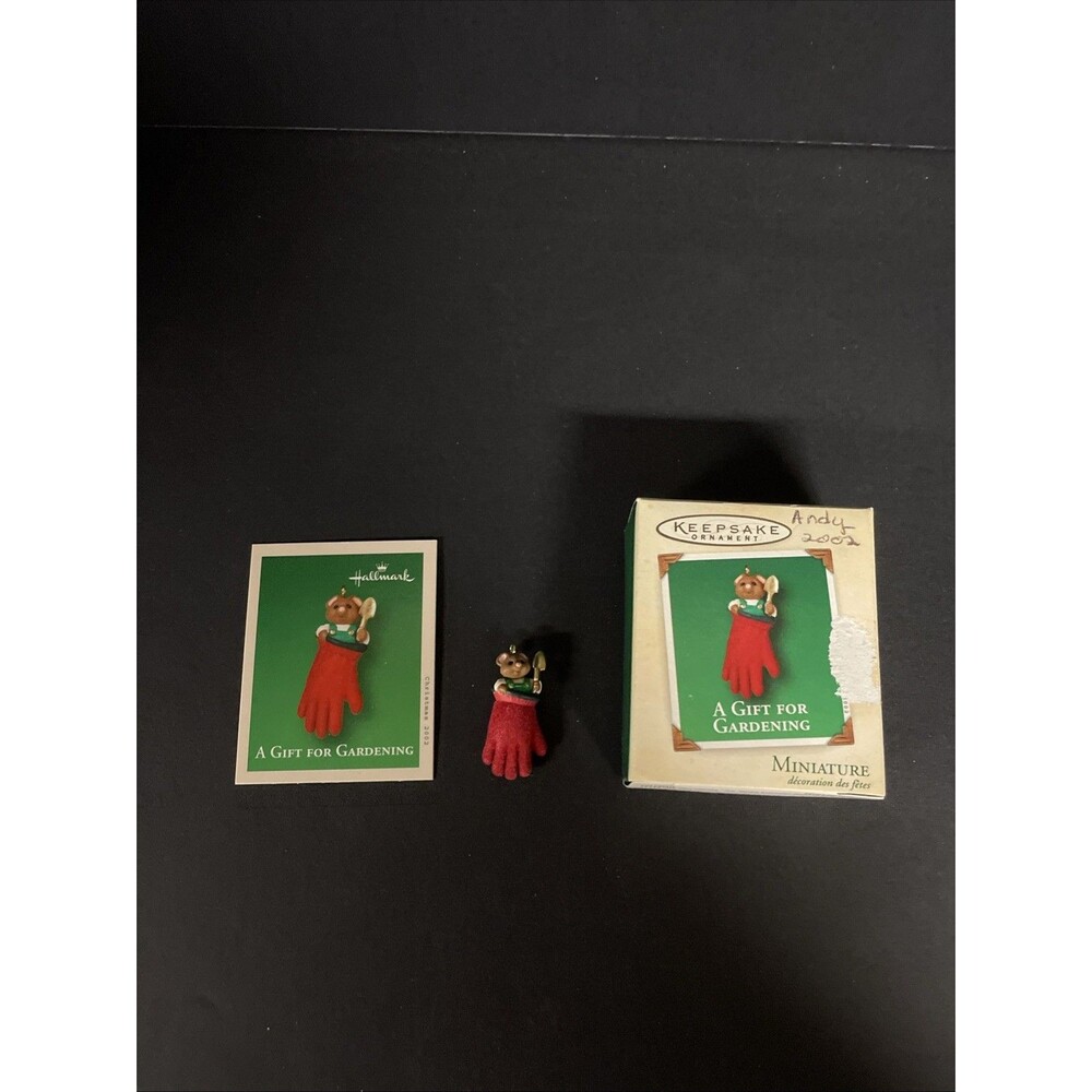 Hallmark - Miniature Ornament A Gift for Gardening 2002